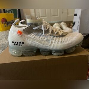 Off White Vapoxmax Size 10 (Damaged Box)